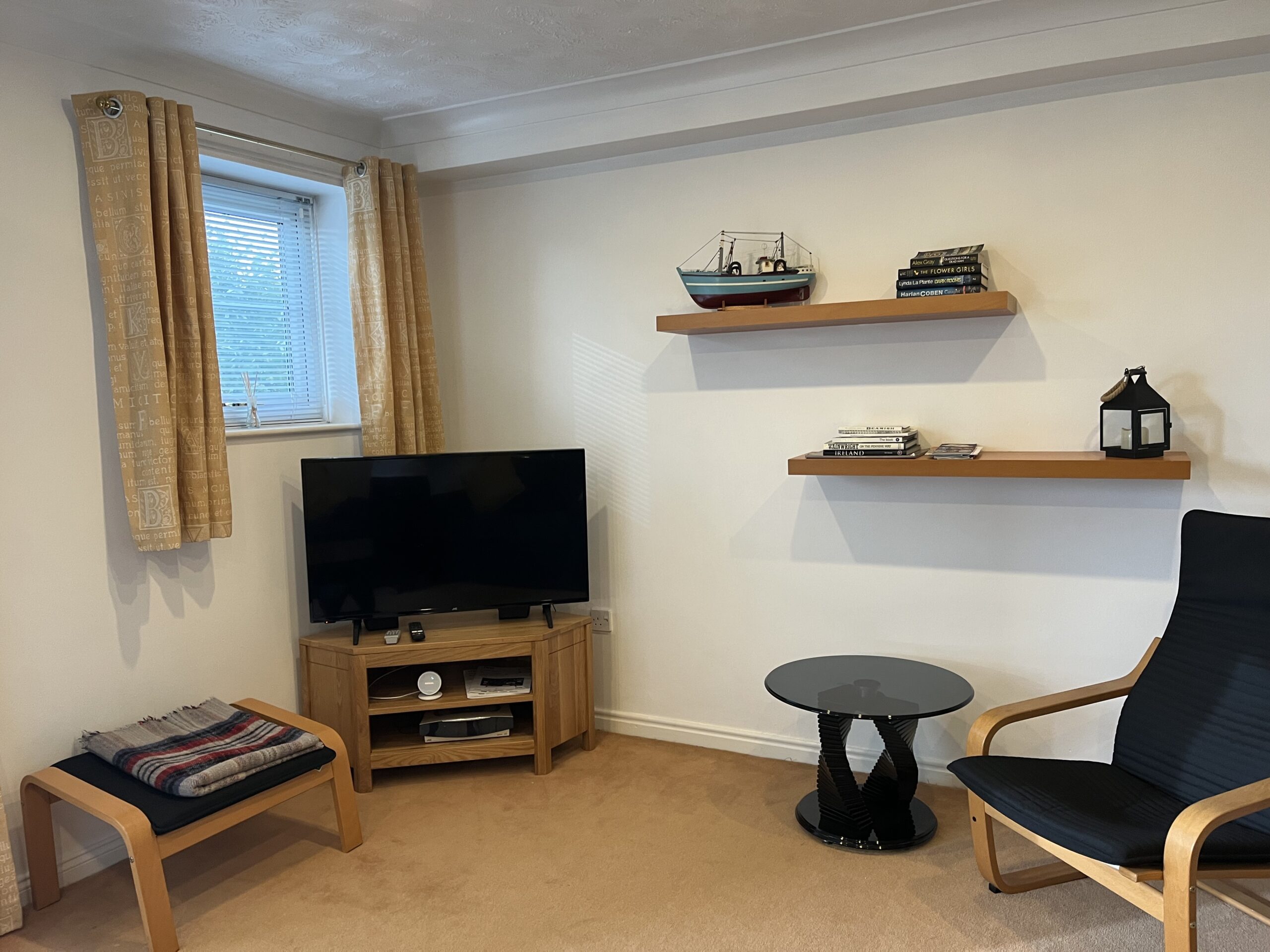 Lounge with the smart TV in the corner